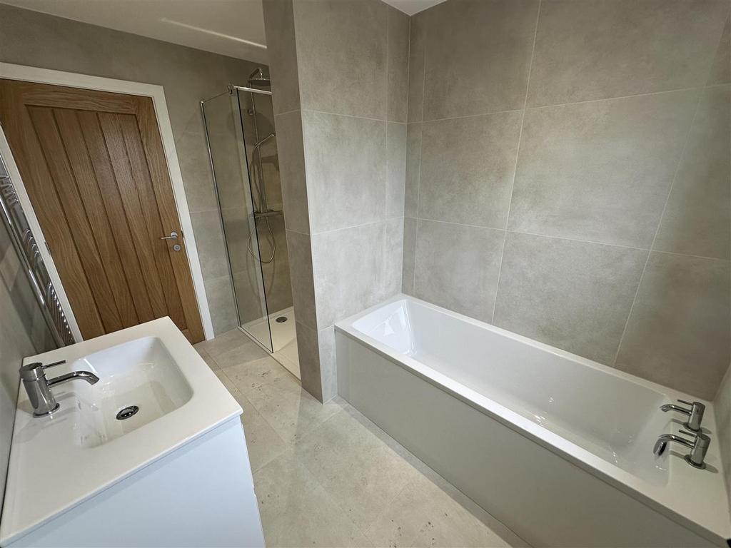 Bathroom1.jpg