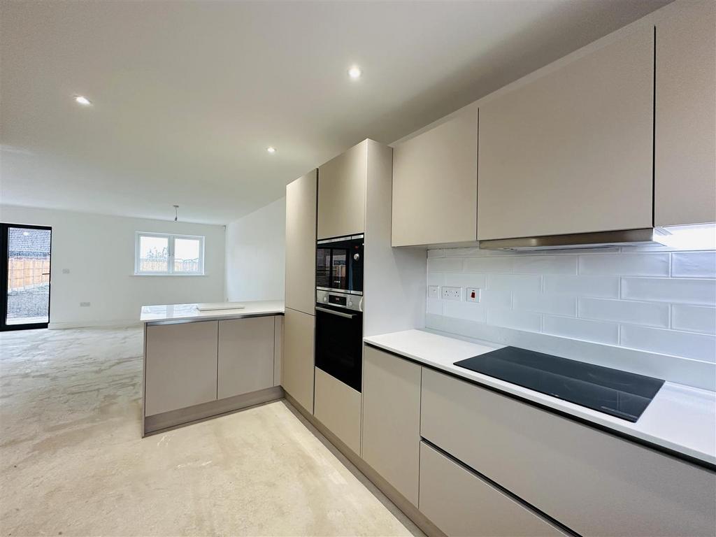 Kitchen2.jpg