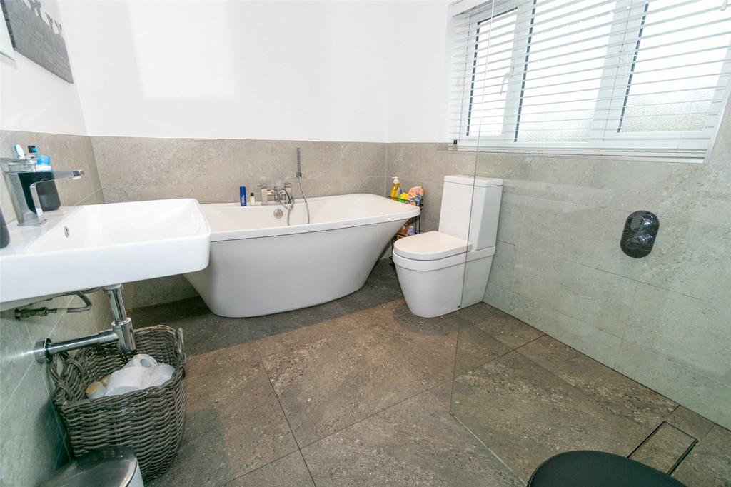 En-Suite Bathroom