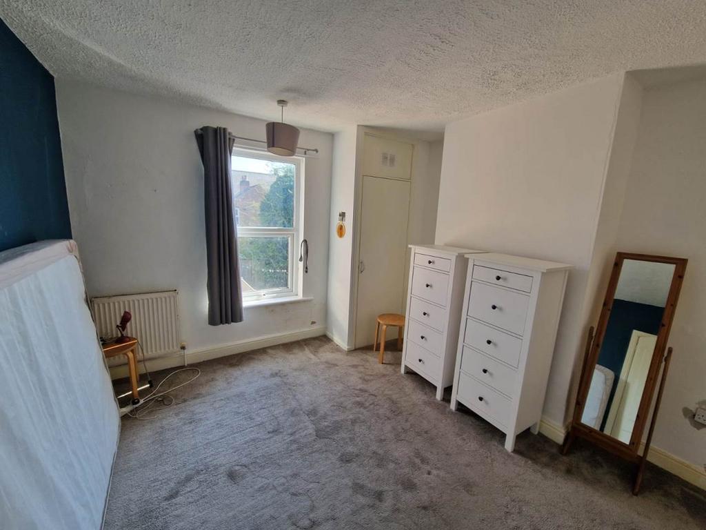 Rear Bedroom (1)