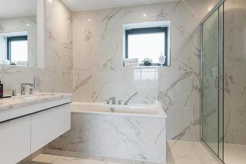 3 bedroom terraced house to rent, Rainville Road, London W6