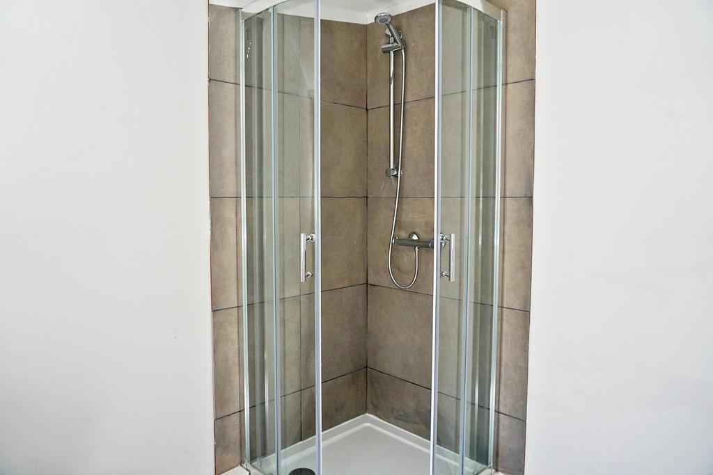 Bathroom 1c