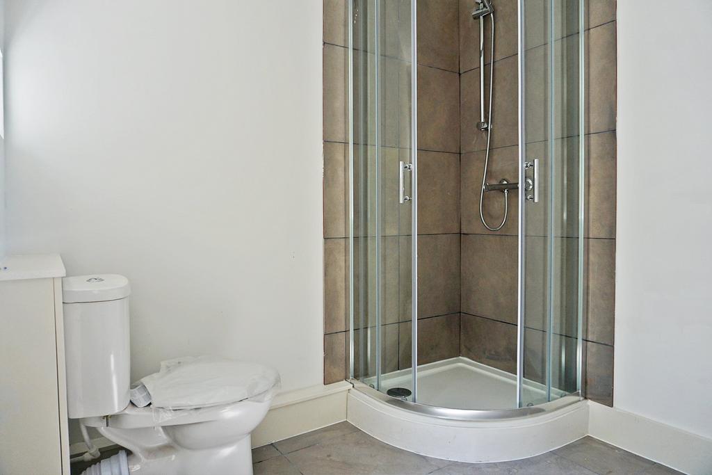 Bathroom 1b