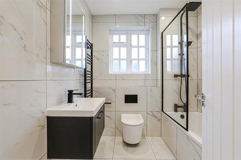 3 bedroom terraced house for sale, Brook Close, London