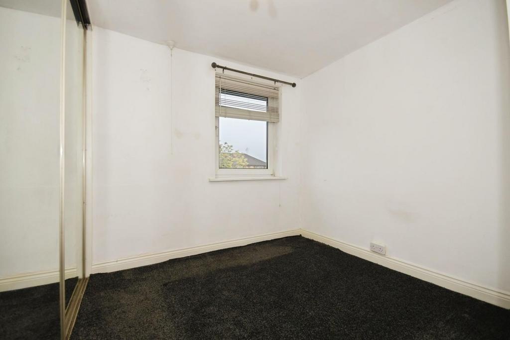 BEDROOM 1 02.jpg