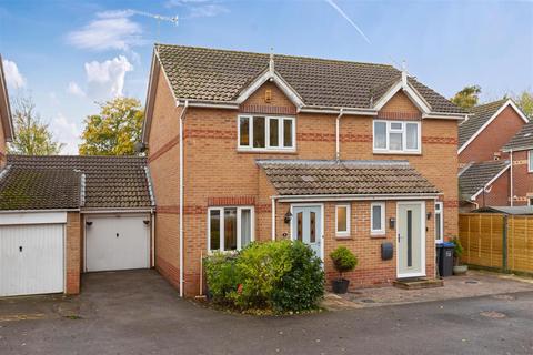 2 bedroom semi-detached house for sale, Essenhigh Drive, Worthing