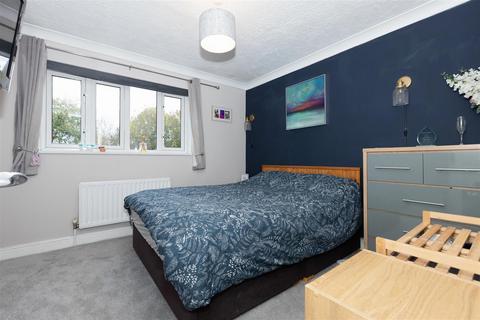 2 bedroom semi-detached house for sale, Essenhigh Drive, Worthing