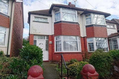 3 bedroom semi-detached house to rent, Salisbury Drive, Prestwich