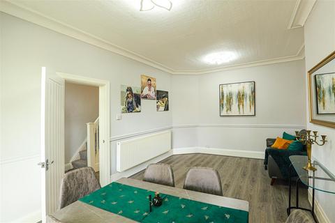 3 bedroom semi-detached house to rent, Salisbury Drive, Prestwich