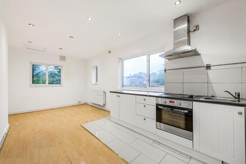 2 bedroom flat for sale, Greenford Avenue, London W7