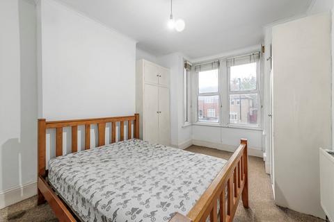 2 bedroom flat for sale, Greenford Avenue, London W7