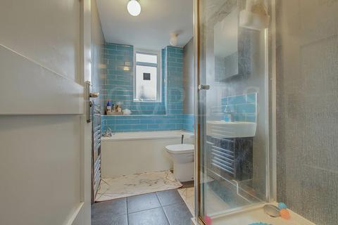 2 bedroom flat for sale, Dollis Hill Lane, London, NW2