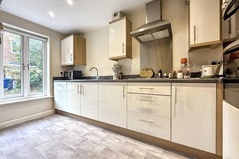 3 bedroom terraced house for sale, Redwing Avenue, Iwade ME9