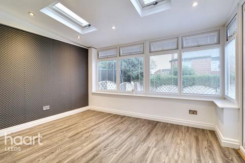 3 bedroom semi-detached house for sale, Kellett Road, Leeds
