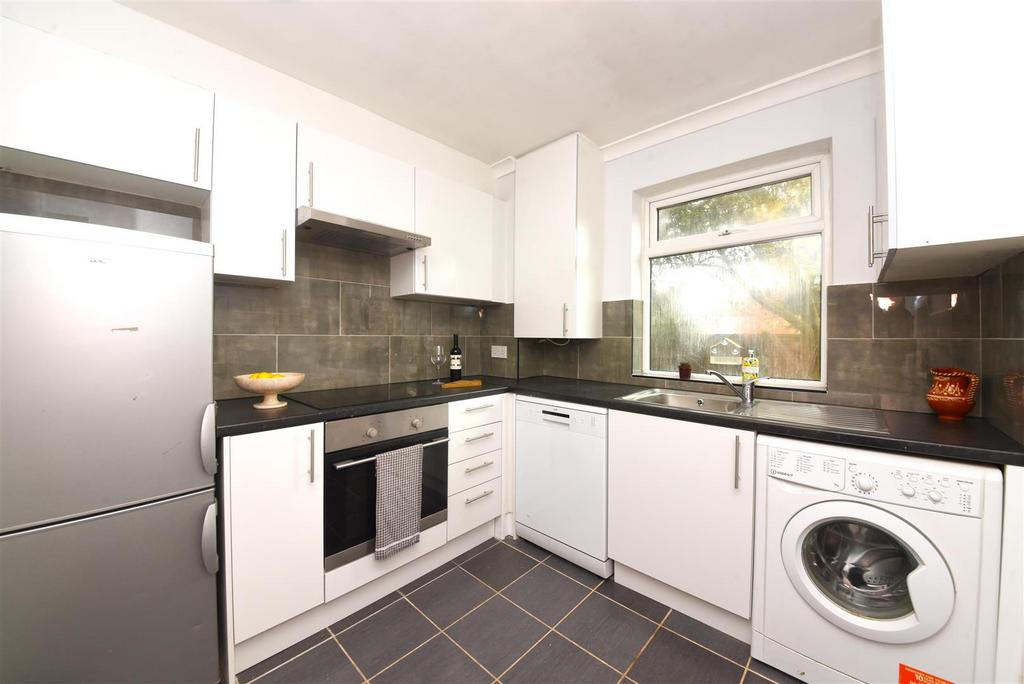 13 Cromwell Close Pic 6.png