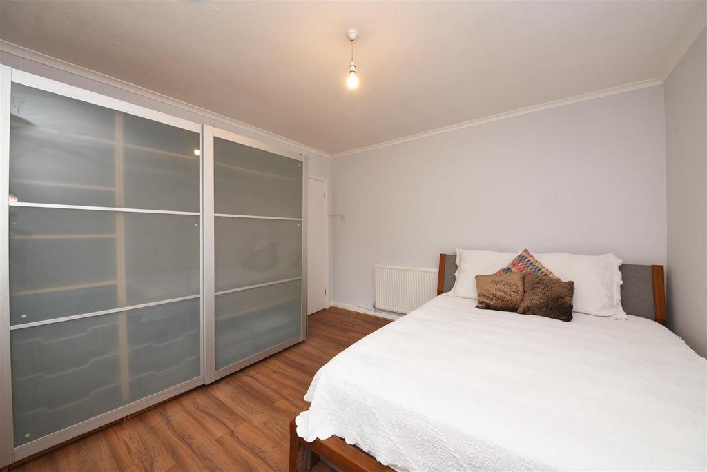 13 Cromwell Close Pic 3.png