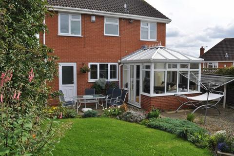 3 bedroom detached house to rent, Stubbs Drive, Stone
