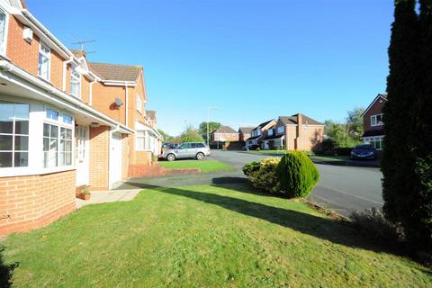 3 bedroom detached house to rent, Stubbs Drive, Stone