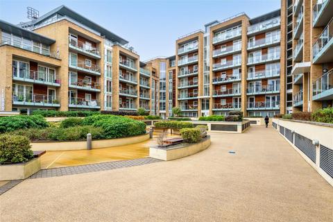 2 bedroom flat to rent, Battersea Park Road, London