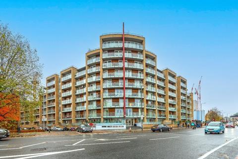 2 bedroom flat to rent, Battersea Park Road, London