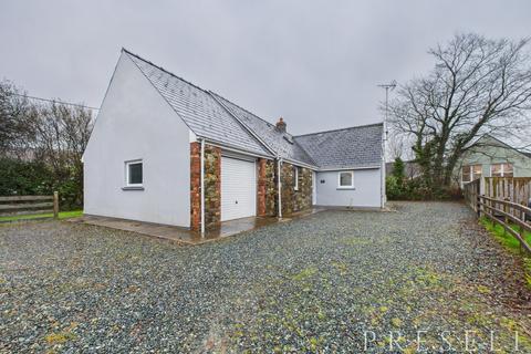 undefined, Rhos Dinas, Dinas Cross