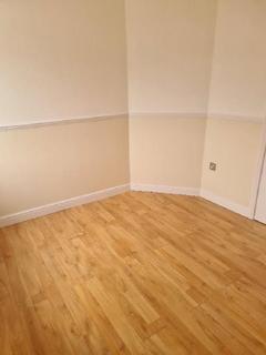 3 bedroom semi-detached house to rent, Eastern Way, Newcastle upon Tyne NE5