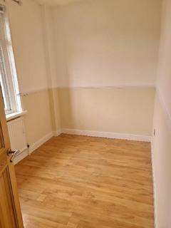 3 bedroom semi-detached house to rent, Eastern Way, Newcastle upon Tyne NE5