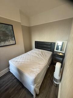 2 bedroom flat to rent, Holdenhurst Road, Bournemouth, BH8