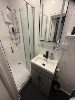2 bedroom flat to rent, Holdenhurst Road, Bournemouth, BH8