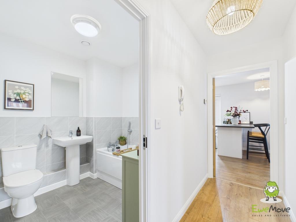 Ewe Move Estate Agents Basingstoke - Leander Court