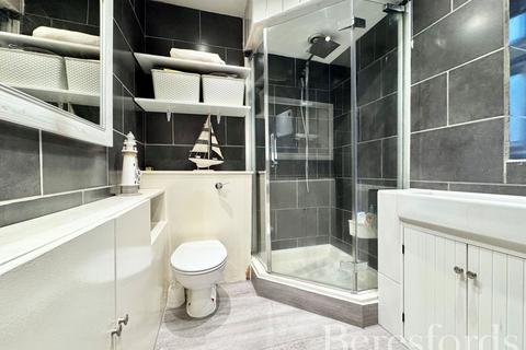 3 bedroom semi-detached house for sale, Farm Way, Hornchurch, RM12