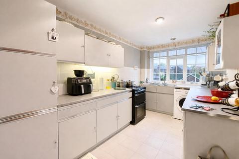 2 bedroom flat for sale, Irlam Road, Sale