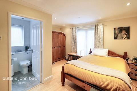 4 bedroom detached bungalow for sale, Pear Tree Drive, Northwich
