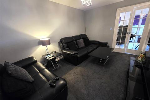 2 bedroom semi-detached house to rent, Brookfield Drive, Robroyston, Glasgow