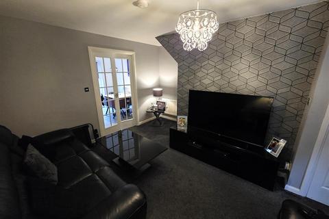 2 bedroom semi-detached house to rent, Brookfield Drive, Robroyston, Glasgow
