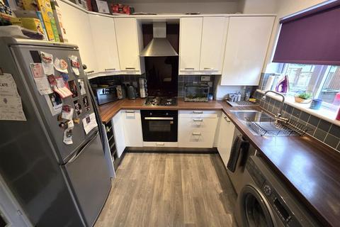 2 bedroom semi-detached house to rent, Brookfield Drive, Robroyston, Glasgow