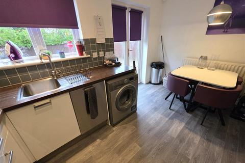 2 bedroom semi-detached house to rent, Brookfield Drive, Robroyston, Glasgow