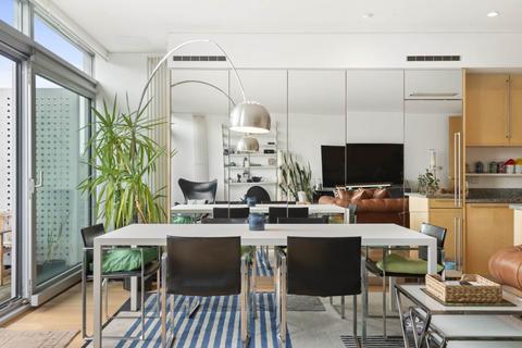 2 bedroom apartment to rent, The Montevetro Building, SW11