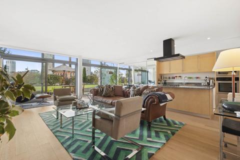 2 bedroom apartment to rent, The Montevetro Building, SW11