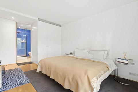 2 bedroom apartment to rent, The Montevetro Building, SW11