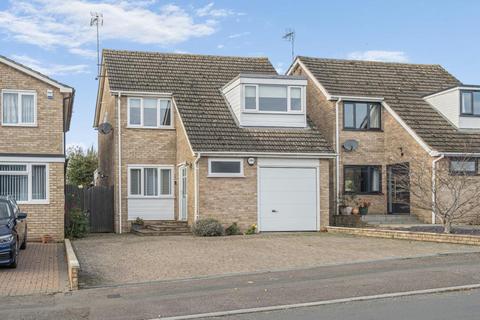Cromwell Avenue,  Thame,  Oxfordshire,  OX9