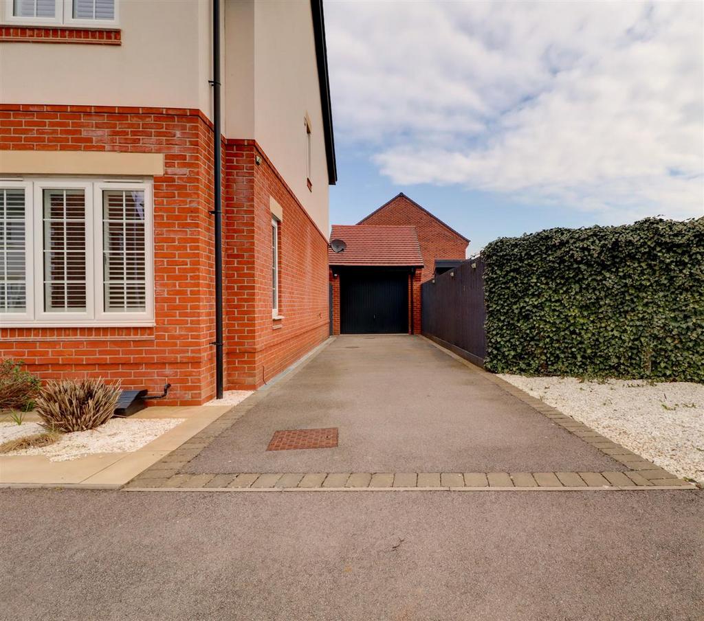 Garage/Driveway