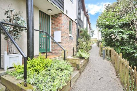 2 bedroom house to rent, Cedarhurst, Bromley BR1
