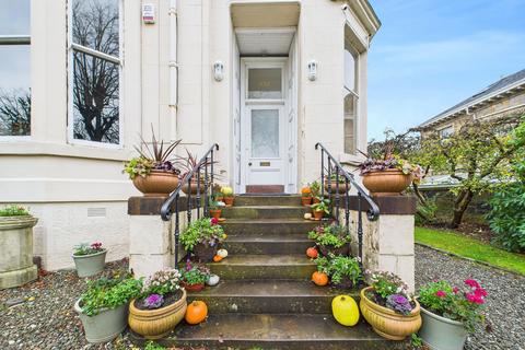 2 bedroom flat to rent, 2/1, 13 Cleveden Drive