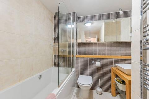 2 bedroom flat for sale, Horseshoe Close, Isle Of Dogs, London, E14