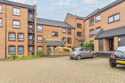 Horseshoe Close, Isle Of Dogs, London, E14