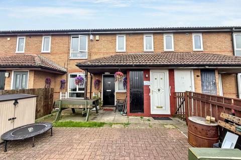 2 bedroom flat for sale, Whinmoor Place, Cowgate, Newcastle upon Tyne, Tyne and Wear, NE5 3BA