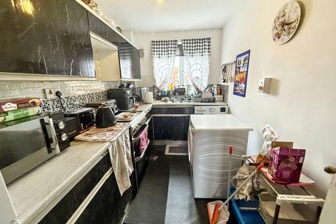 2 bedroom flat for sale, Whinmoor Place, Cowgate, Newcastle upon Tyne, Tyne and Wear, NE5 3BA