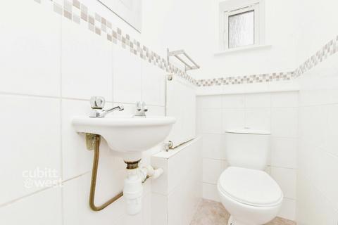 2 bedroom maisonette to rent, Mount Pleasant Road, Caterham CR3