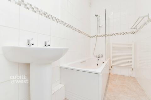 2 bedroom maisonette to rent, Mount Pleasant Road, Caterham CR3